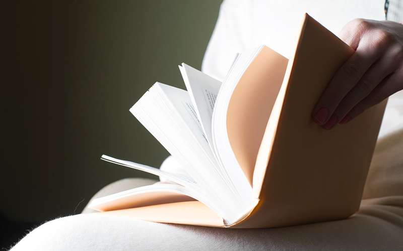 معرفی کتاب افکار مثبت روزانه اثر لوئیز ال هی